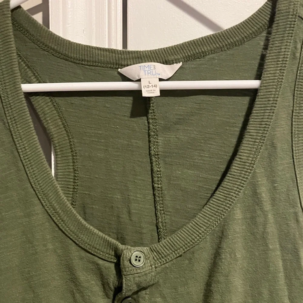 Time and Tru Buttoned Tank Top - Picture 3 of 5